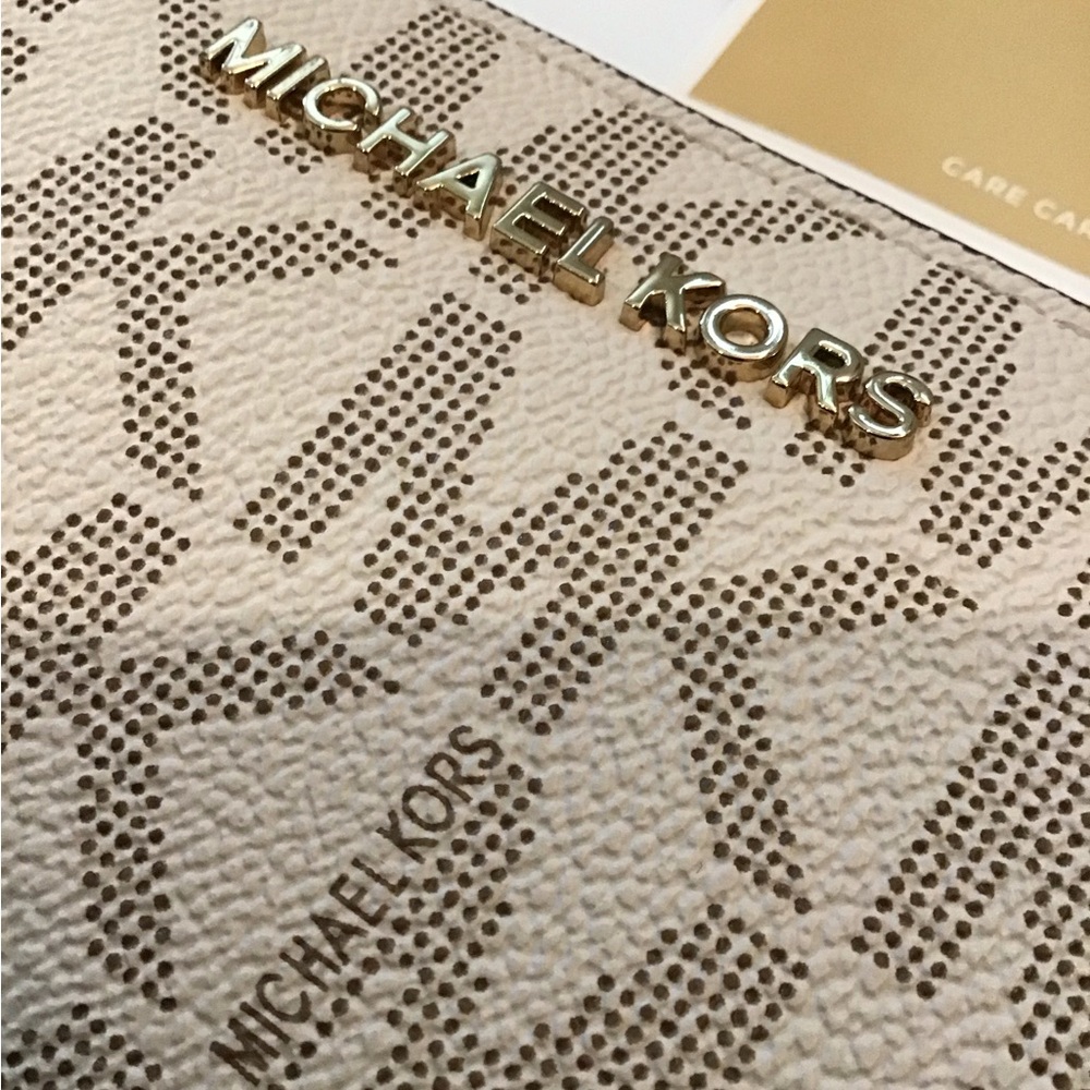 MICHAEL KORS, Jet Set Continental 3 Quarter Zip Around Wallet, NWOT - Picture 2 of 15